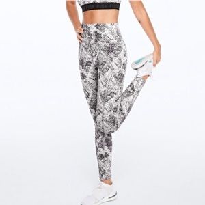 PINK Victoria’s Secret Ultimate Snake Skin Black & White Medium Leggings